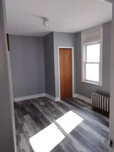 Main picture of 120 S Lake Ave