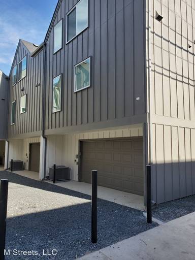 Main picture of 3241 Rosedale Ave