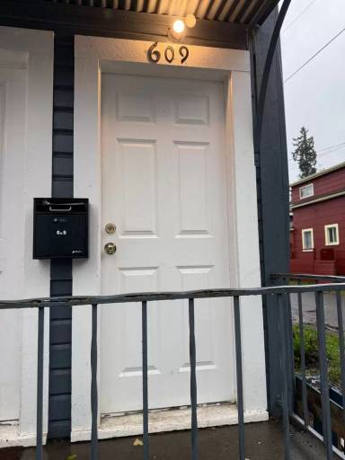 Main picture of 605 E Myrtle St