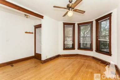 Main picture of 2730 N Wayne Ave