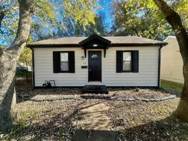 Main picture of 115 N Woods Ave