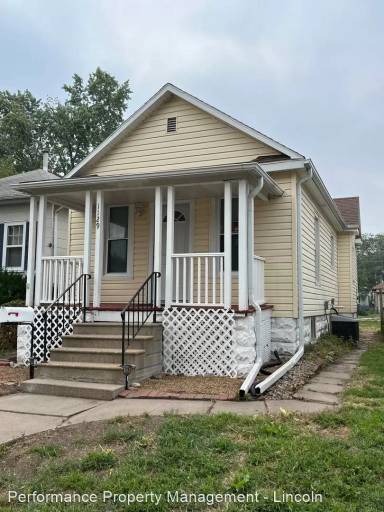 Main picture of 1129 New Hampshire St