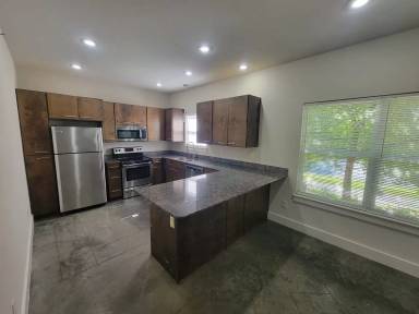 Main picture of 1205 N Oakland Ave