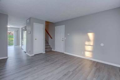 Main picture of 1010 E Main St