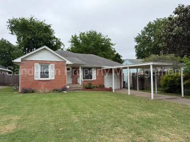 Main picture of 4930 E 2nd St