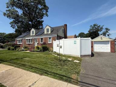 Main picture of 100 Newbold Ave
