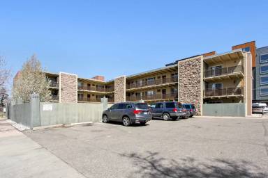 Main picture of 250 S Pearl St
