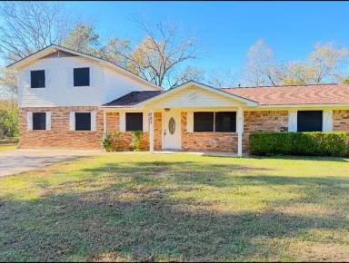 Main picture of 703 Capital Dr