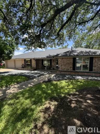 Main picture of 2303 Inverrary Cir