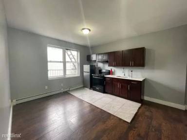 Main picture of 9 Vanderpool St