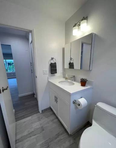 Main picture of 3833 Jewell St