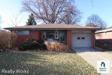 Main picture of 2241 S Cotner Blvd
