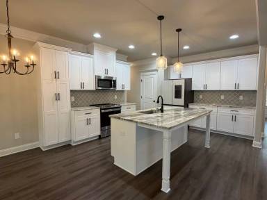 Main picture of 3500 Hilltop Trl