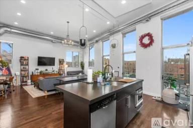 Main picture of 2411 W Walton St