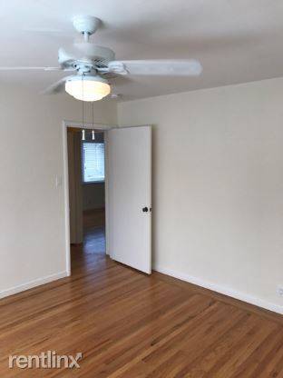 Main picture of 400 Ravenswood Ave