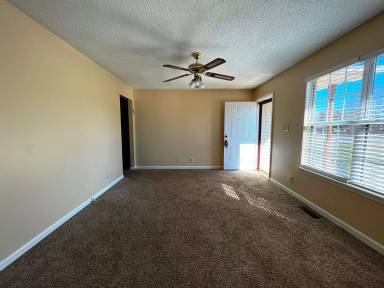 Main picture of 833 Washington Ave