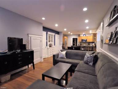 Main picture of 772 Centre St