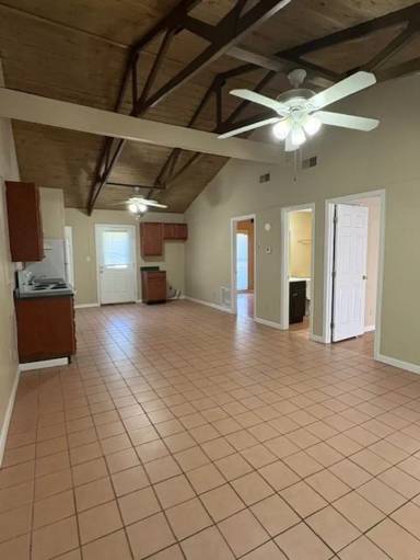 Main picture of 415 Circle Dr