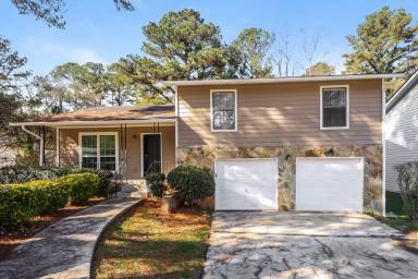 Main picture of 2465 Fairway Cir SW