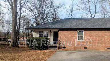 Main picture of 215 Green Acre Ln