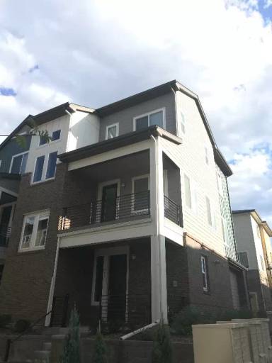 Main picture of 664 E Hinsdale Ave