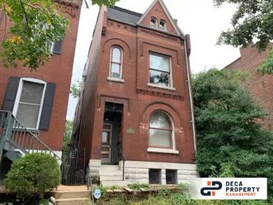 Main picture of 1945 Congress St