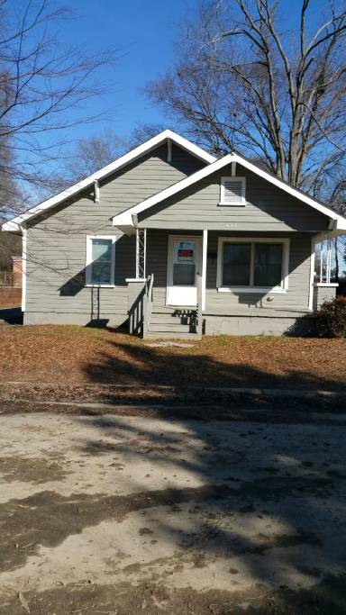 Main picture of 421 School St