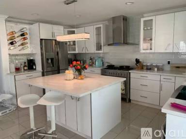 Main picture of 4537 Katherine Ave