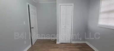 Main picture of 214 Grady Ave NE