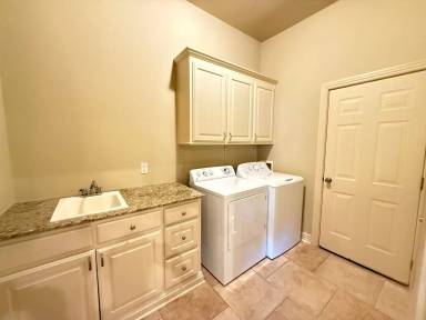 Main picture of 609 N Tournament Dr