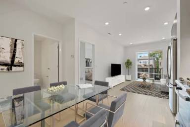 Main picture of 4714 N Sheridan Rd