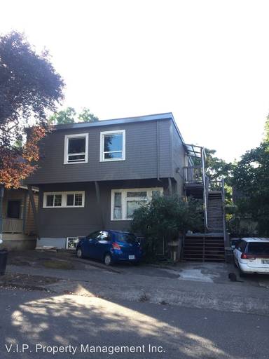 Main picture of 1916 SE Washington St