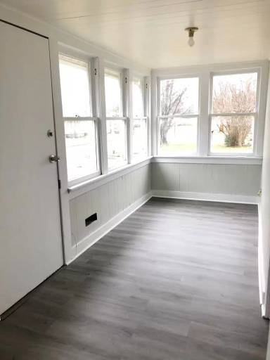 Main picture of 301 N 10th St