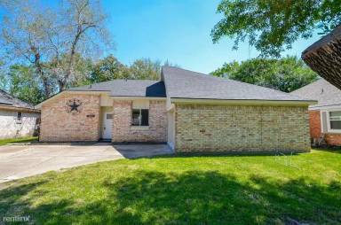 Main picture of 2613 Village Circle Dr