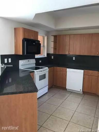 Main picture of 988 SW 6th Ct