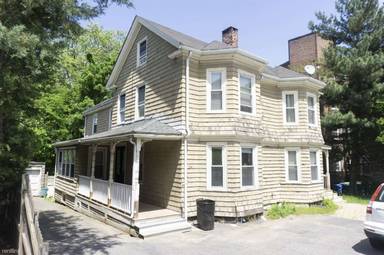 Main picture of 106 Warren St