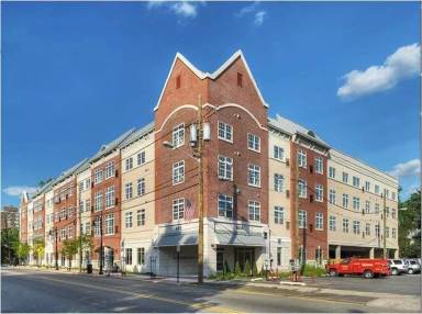 Main picture of 400 E Front St