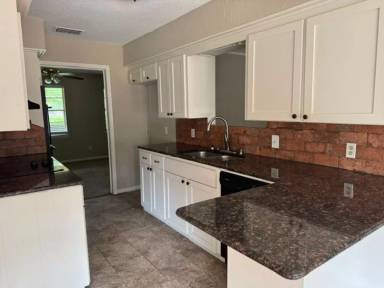 Main picture of 1711 Hyacinth Dr