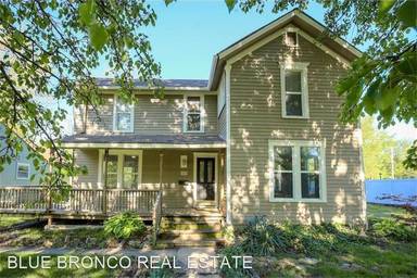 Main picture of 408 NE Douglas St