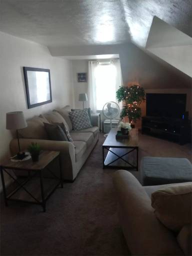 Main picture of 402 W William St