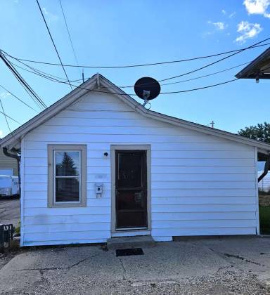 Main picture of 629 W 11th St