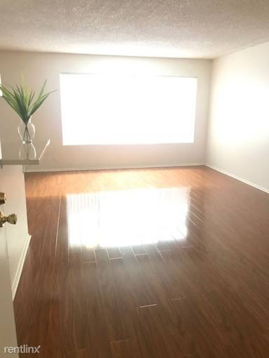 Main picture of 4424 Woodman Ave