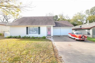 Main picture of 1403 Sahara Ave