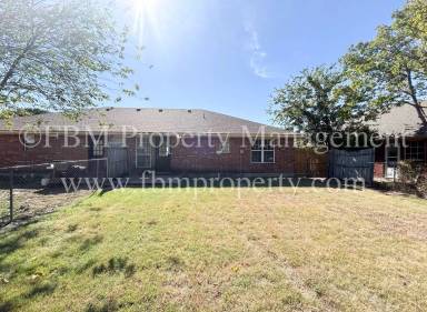 Main picture of 321 Lois St