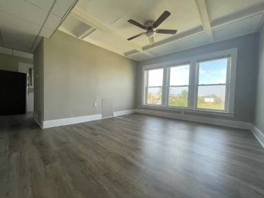 Main picture of 73 E Palmer St