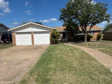 Main picture of 513 Carlyle Dr