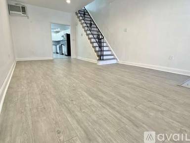 Main picture of 2807 Aramingo Ave