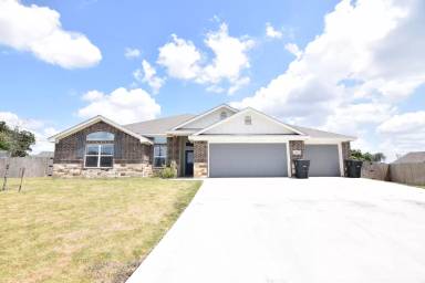 Main picture of 910 Hickok Dr