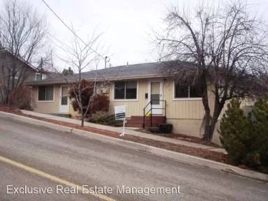 Main picture of 305 N 3rd St