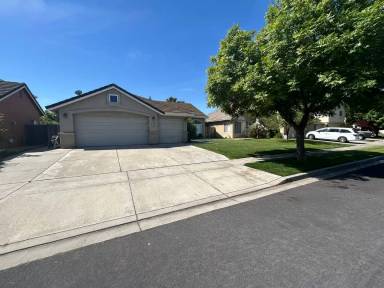 Main picture of 2464 Oak Crest Dr